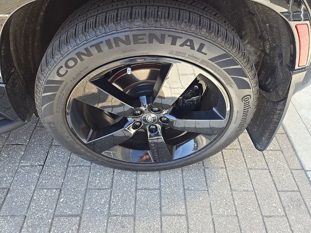 Certified 2024 Land Rover Defender 90 V8 AWD/4WD image 9