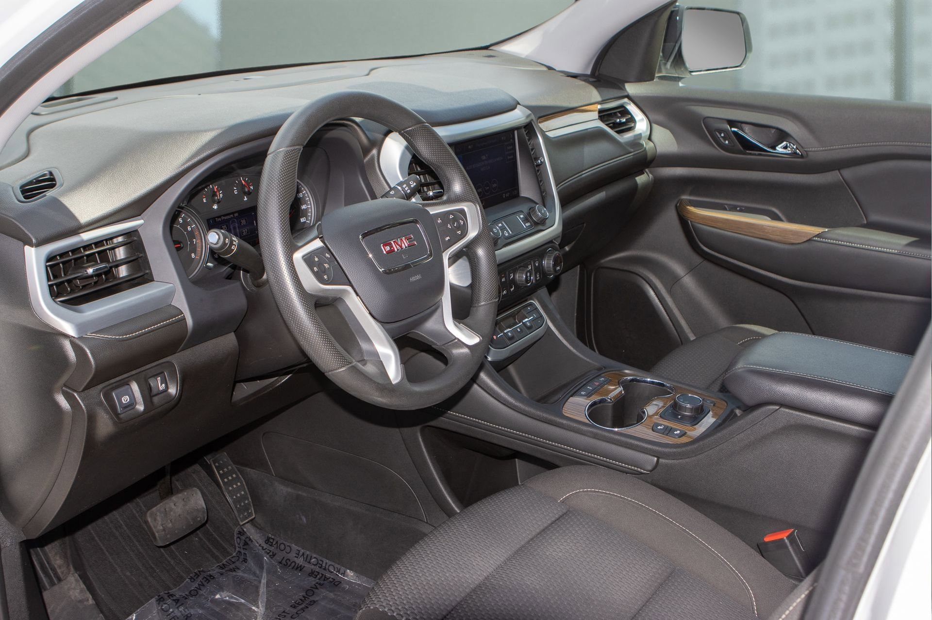 Used 2022 GMC Acadia SLE w/ Driver Convenience Package image 9