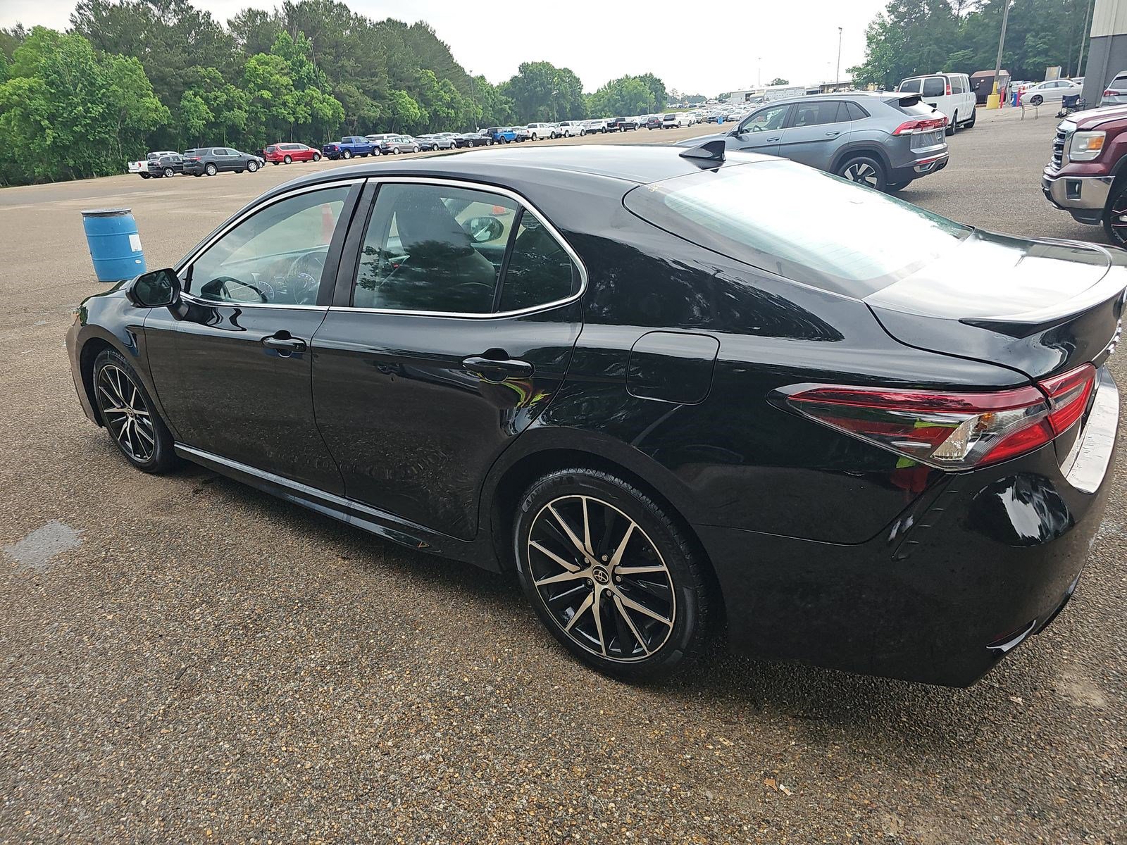 Used 2023 Toyota Camry SE w/ Cold Weather Package FWD image 6