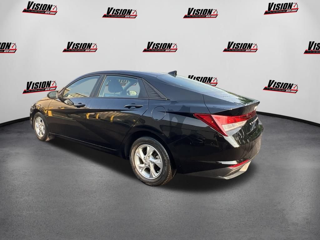 Used 2023 Hyundai Elantra SE FWD image 4