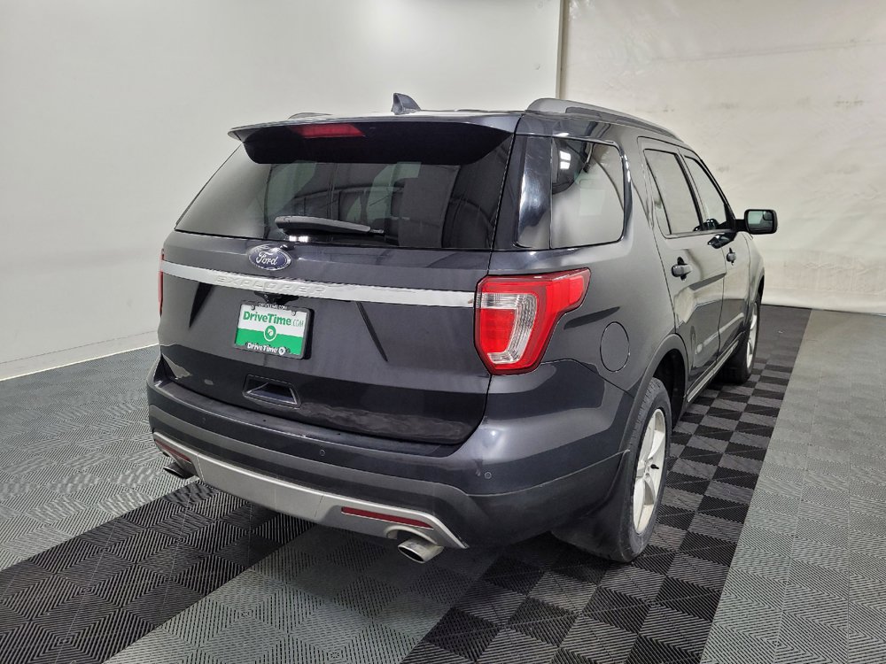 Used 2017 Ford Explorer XLT w/ Equipment Group 202A AWD/4WD image 9