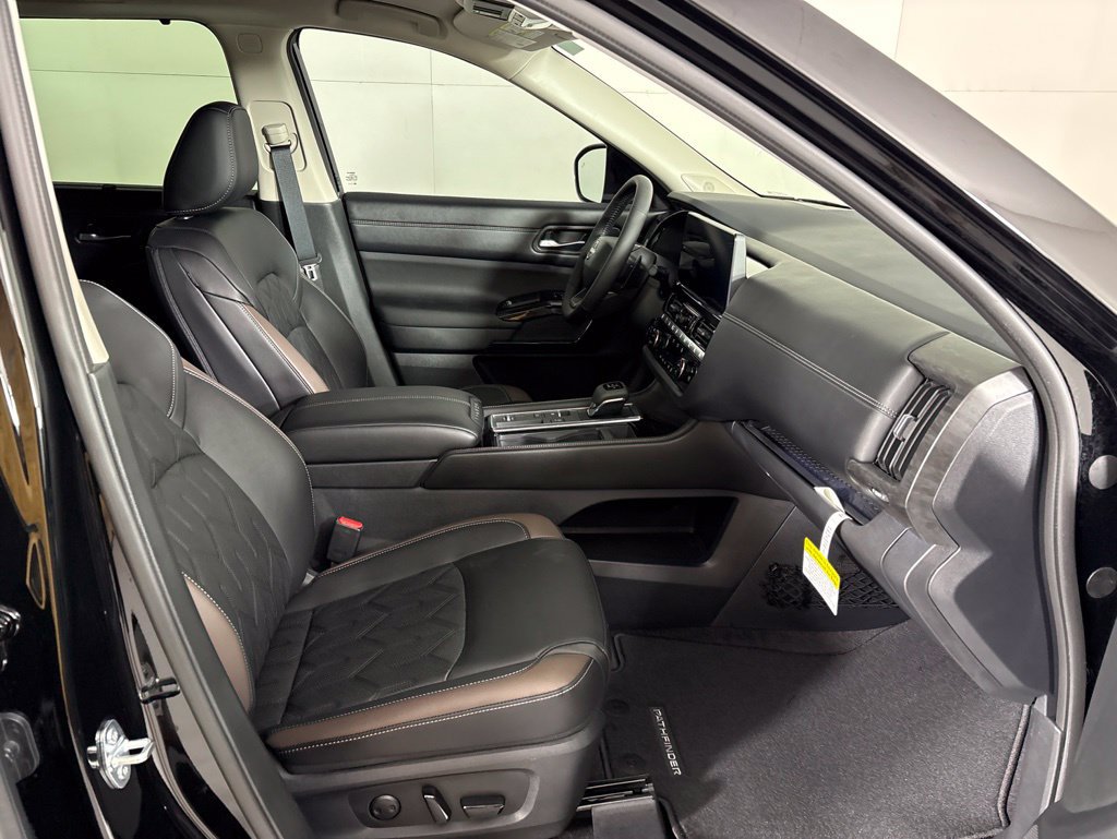 New 2026 Nissan Pathfinder Platinum w/ Cargo Package FWD image 6
