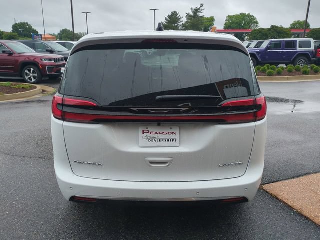 New 2027 Chrysler Pacifica Limited FWD image 5