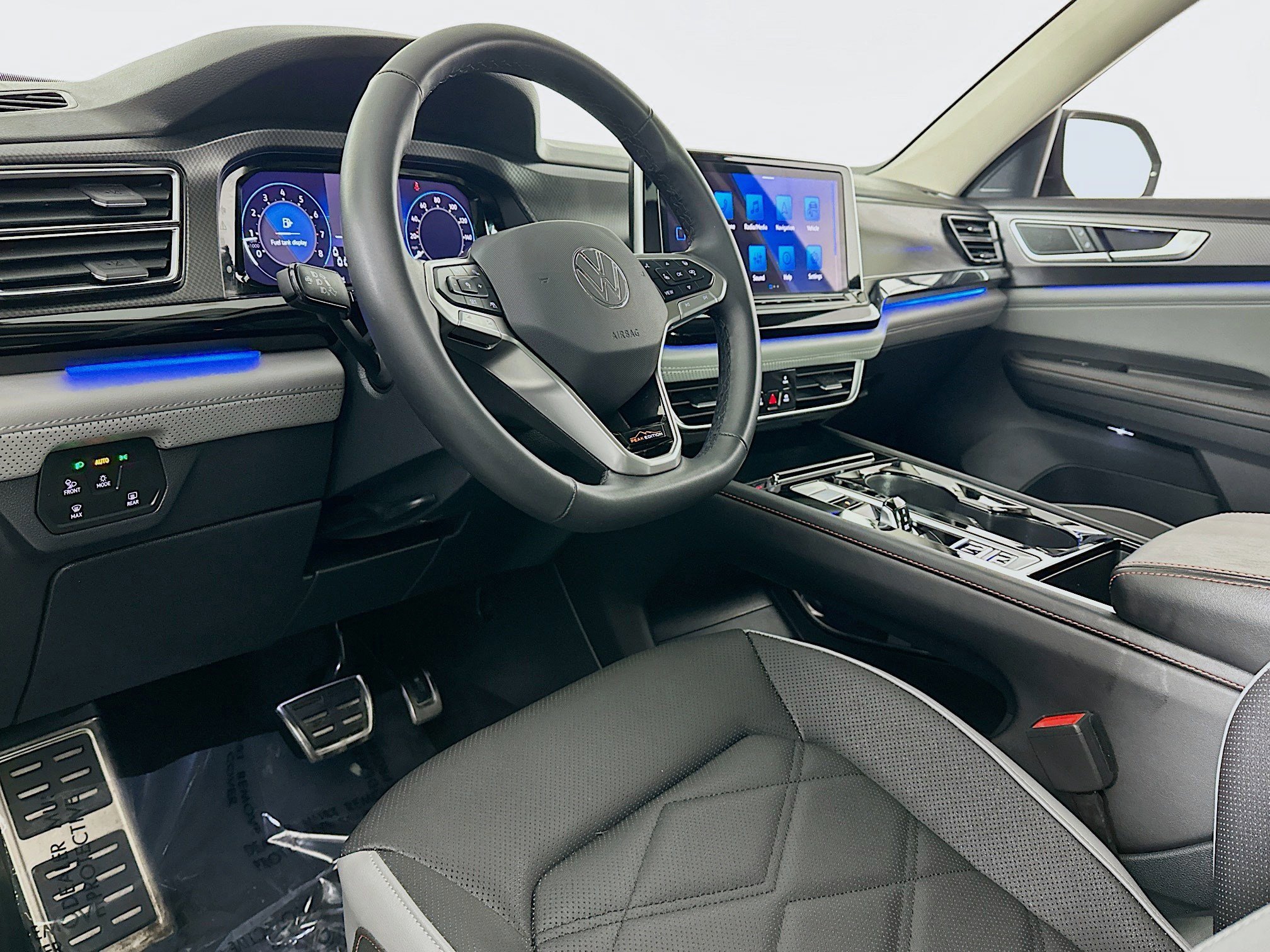 Used 2024 Volkswagen Atlas Peak Edition SEL image 7