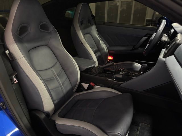 Used 2020 Nissan GT-R Premium image 24