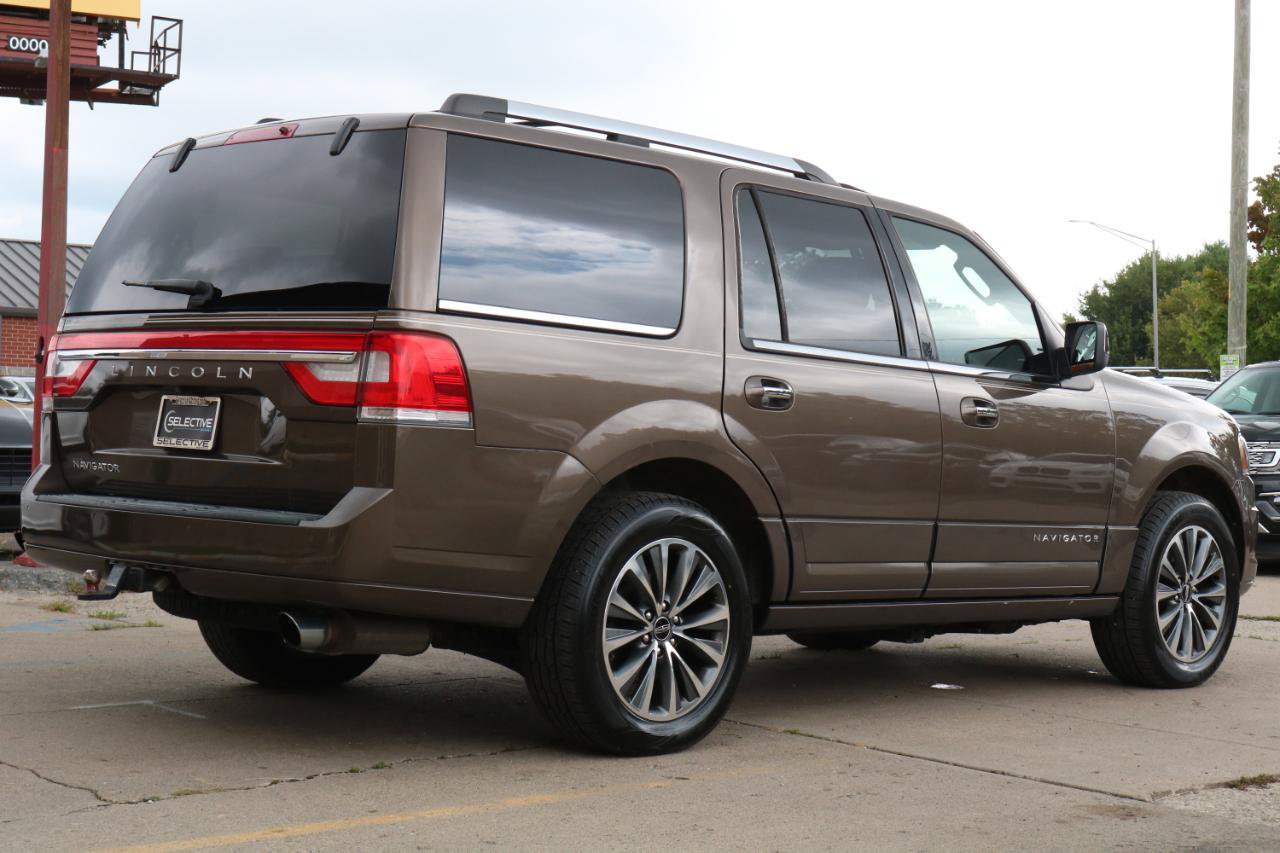 Used 2017 Lincoln Navigator Select AWD/4WD image 9