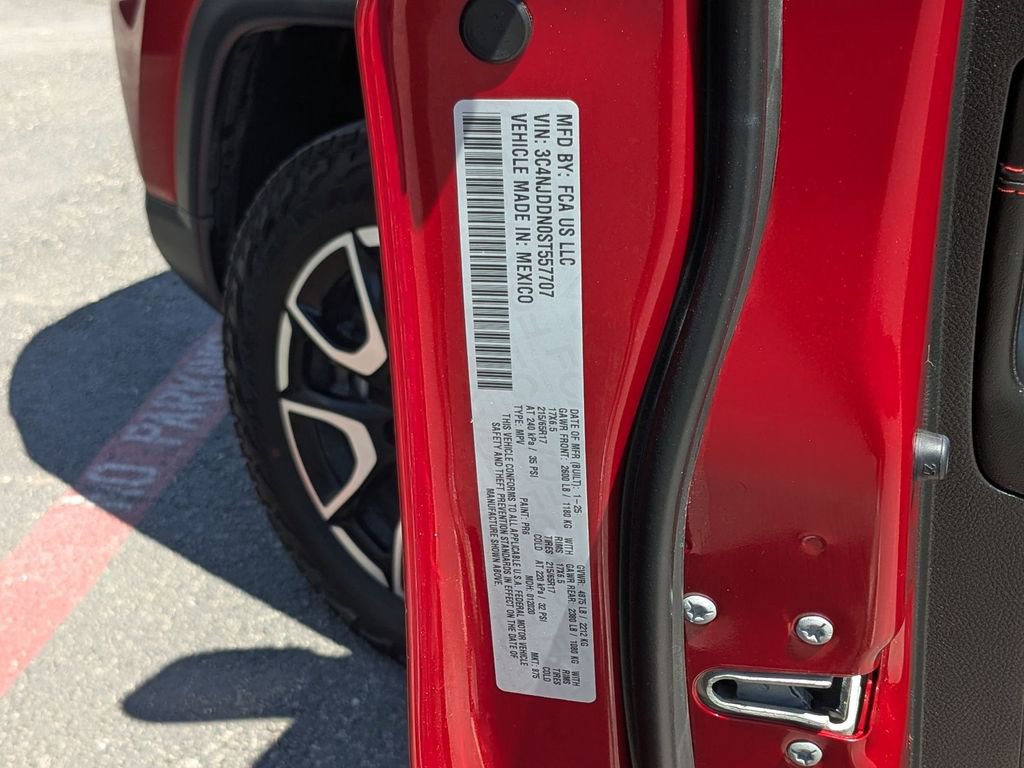 Used 2025 Jeep Compass Trailhawk image 31
