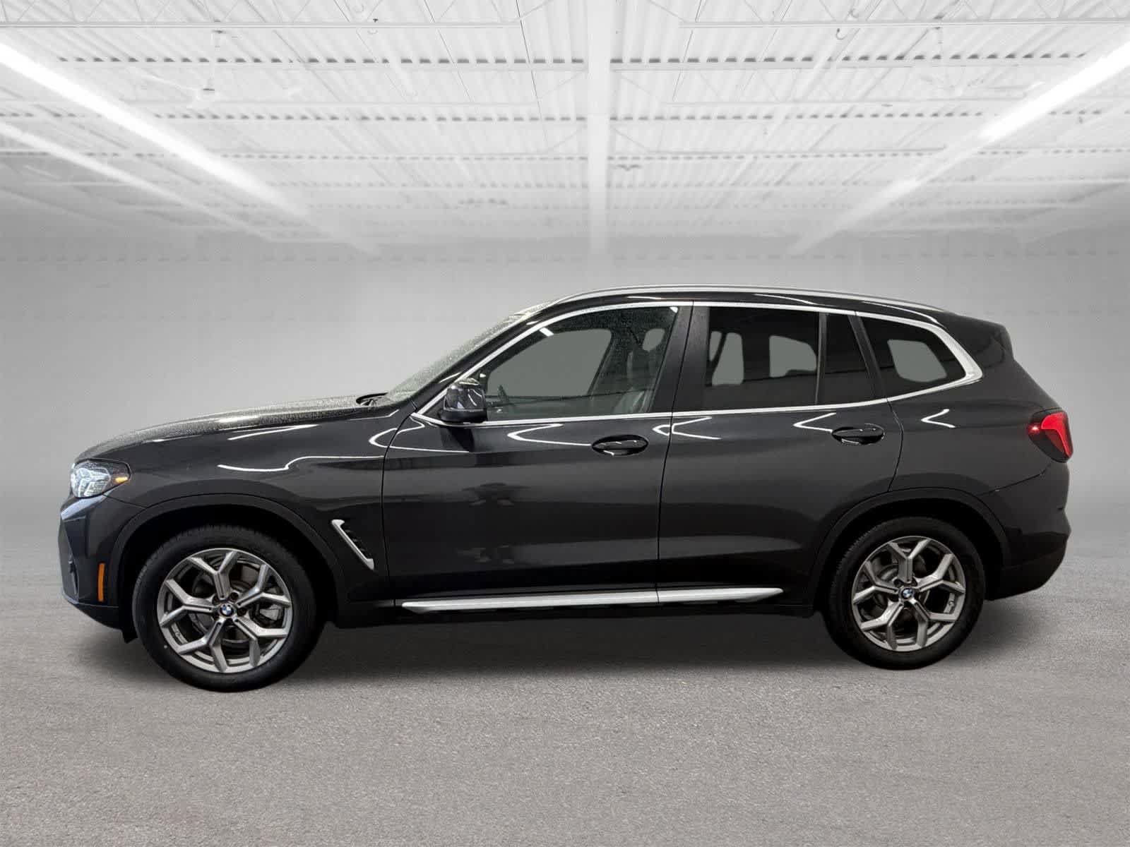Used 2022 BMW X3 xDrive30i w/ Premium Package 2 AWD/4WD image 2
