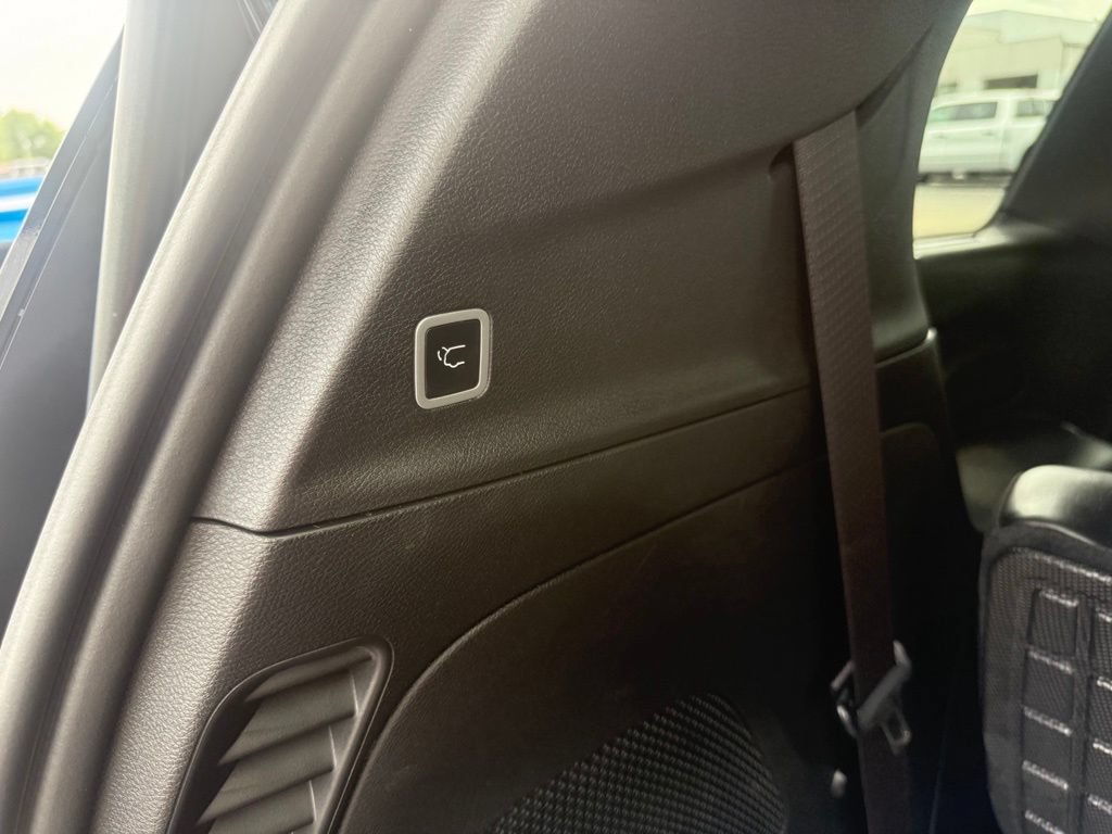 Used 2025 Chrysler Pacifica Select w/ Uconnect Theater Family Group AWD/4WD image 50