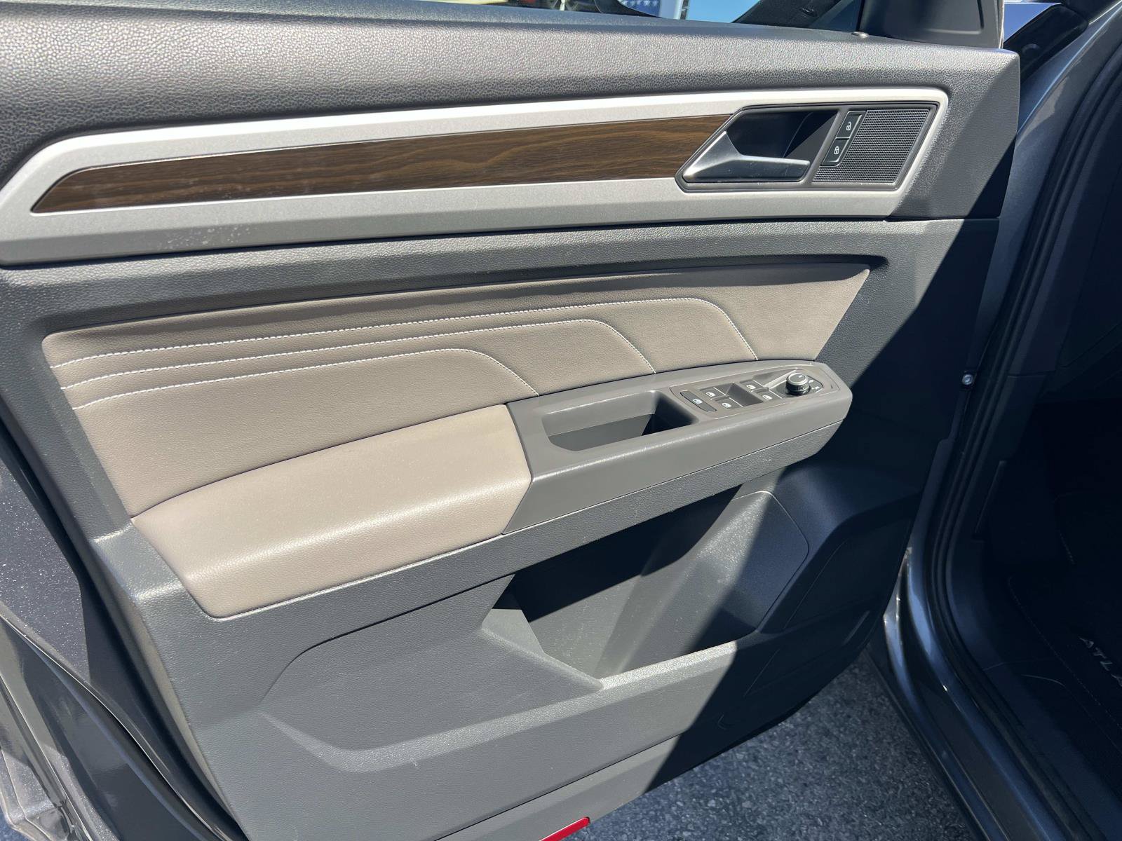Certified 2023 Volkswagen Atlas SE FWD image 6