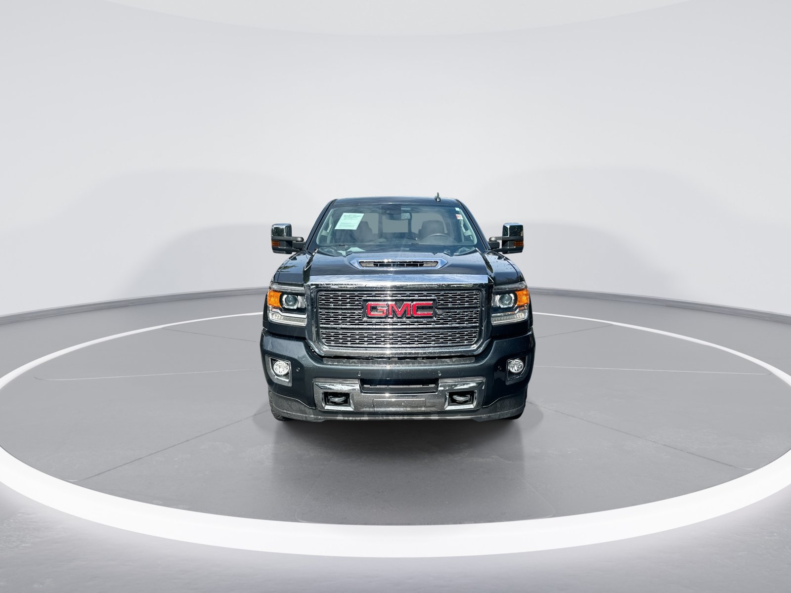 Used 2019 GMC Sierra 2500 Denali w/ Duramax Plus Package AWD/4WD image 3