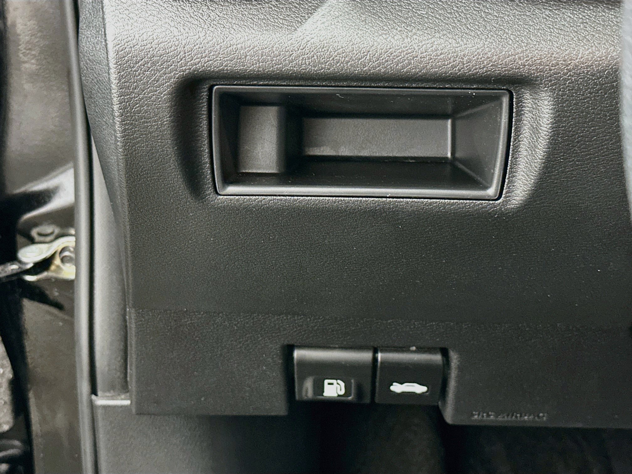 Used 2025 Nissan Versa SV FWD image 17