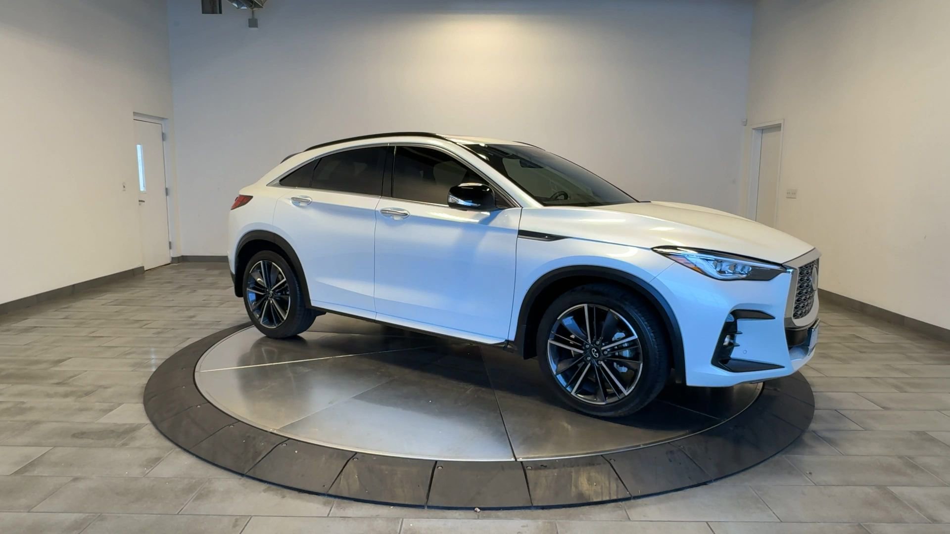 Certified 2025 INFINITI QX55 Essential AWD/4WD image 2
