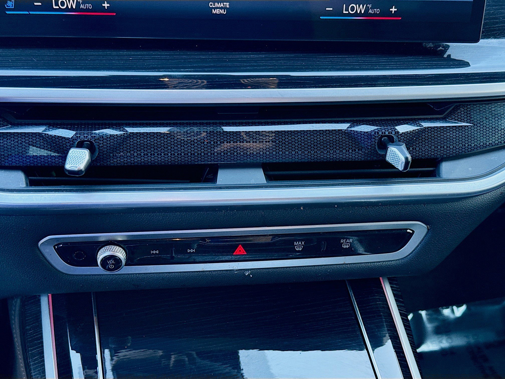 Used 2023 BMW X7 xDrive40i w/ M Sport Package image 15