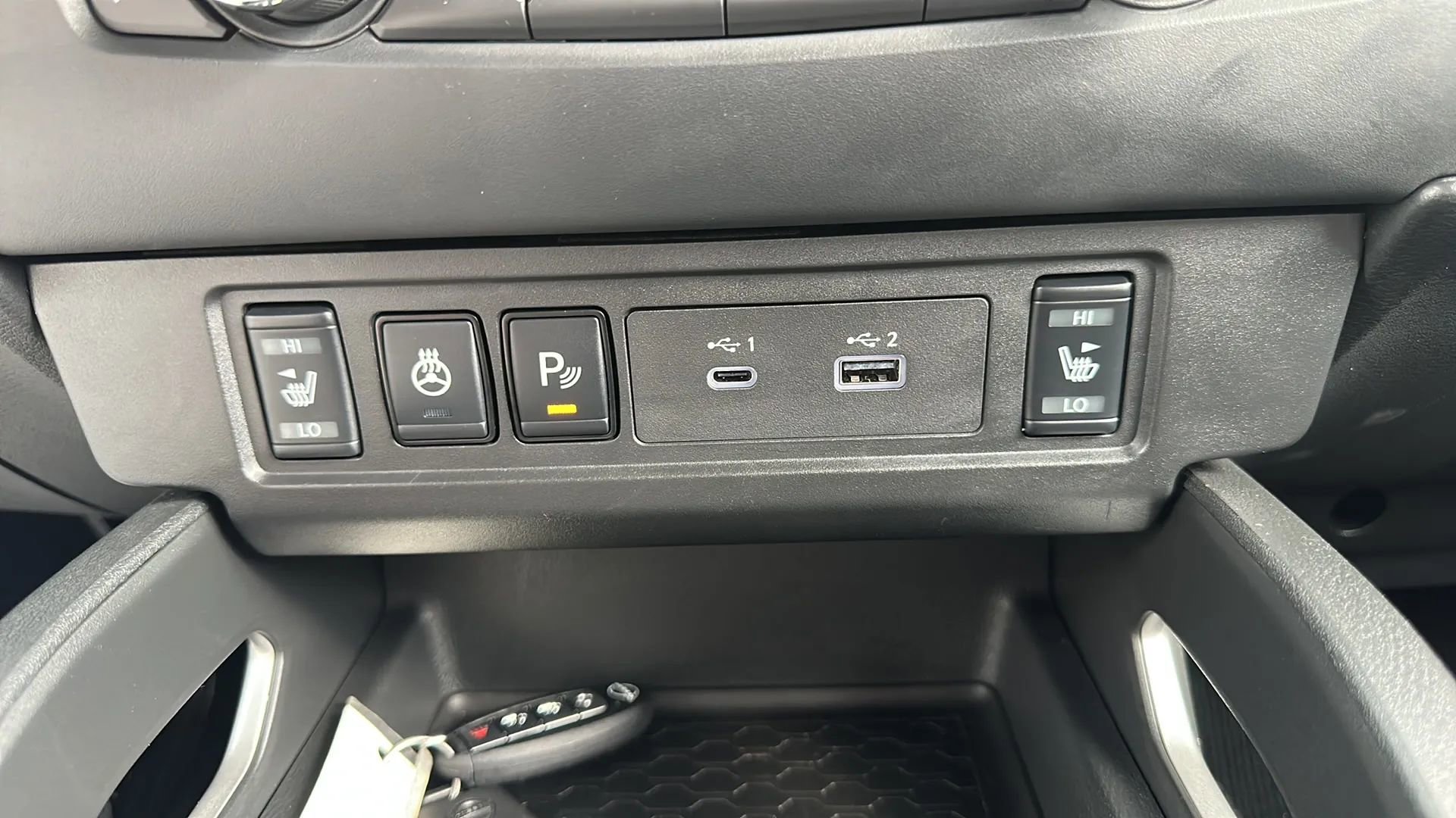 Used 2024 Nissan Frontier SV image 23