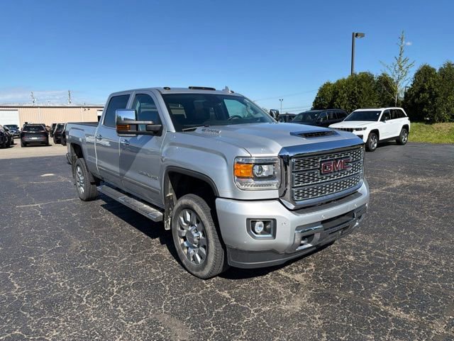 Used 2019 GMC Sierra 2500 Denali w/ Duramax Plus Package AWD/4WD image 2