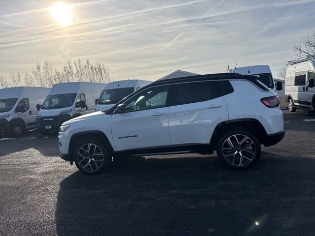 Used 2025 Jeep Compass Limited w/ Elite Group AWD/4WD image 2