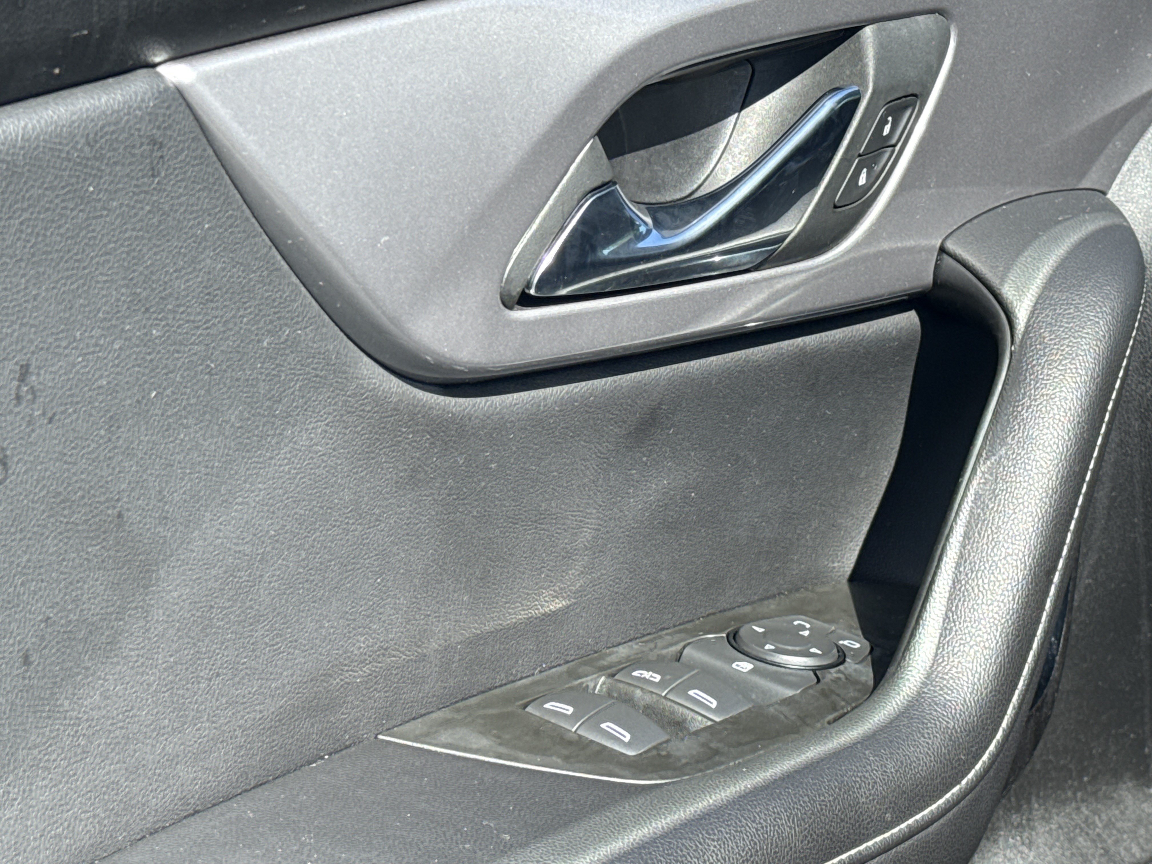 Used 2025 Chevrolet Blazer LT FWD image 15