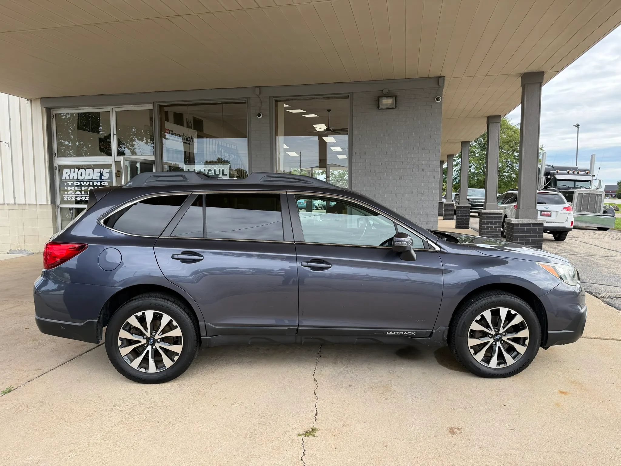 Used 2015 Subaru Outback 2.5i Limited AWD/4WD image 6