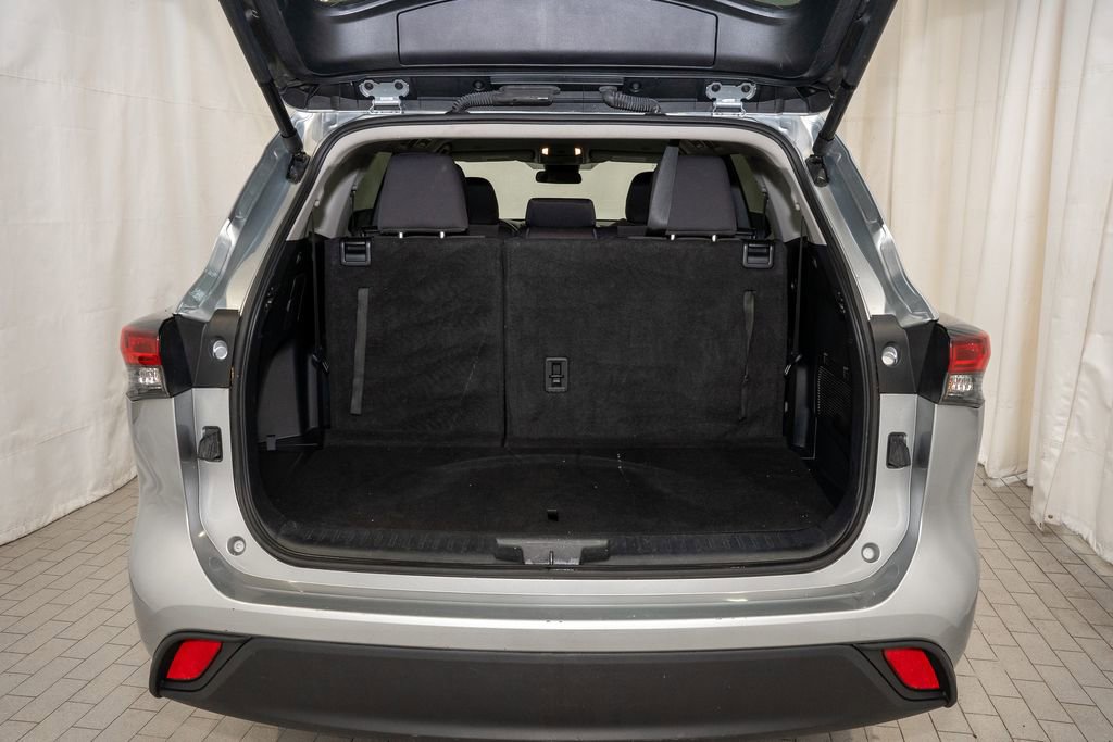 Used 2024 Toyota Highlander LE image 5