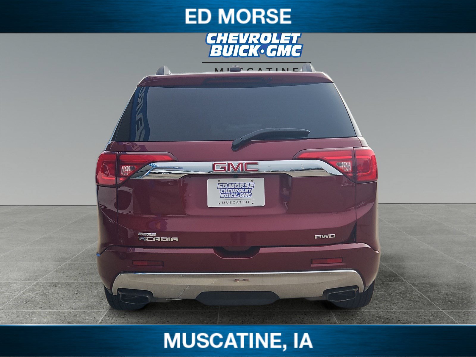 Used 2017 GMC Acadia Denali w/ Technology Package AWD/4WD image 4