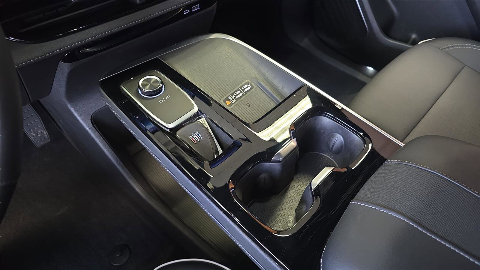 Used 2025 Buick Enclave Preferred image 23