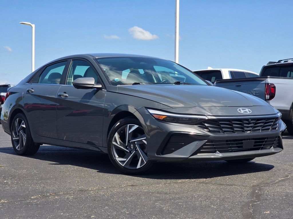 Used 2024 Hyundai Elantra Limited FWD image 2
