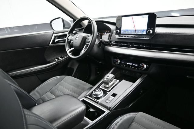 Used 2022 Mitsubishi Outlander SE AWD/4WD image 14