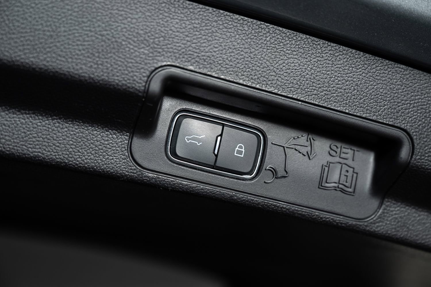 Used 2020 Ford Explorer XLT w/ Equipment Group 202A image 23