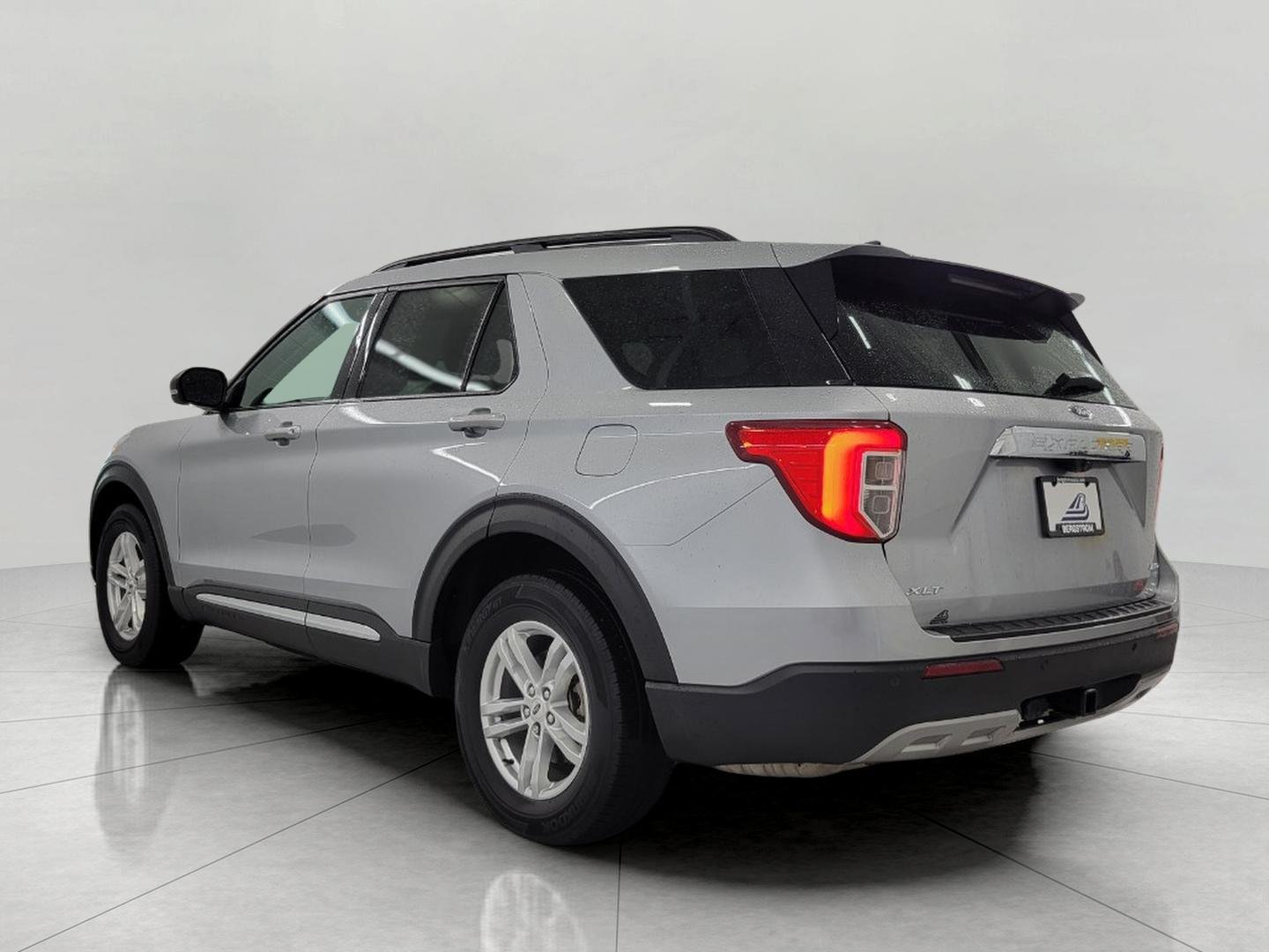Used 2023 Ford Explorer XLT w/ Equipment Group 202A AWD/4WD image 21