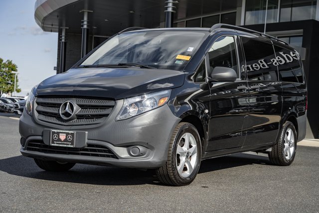 Used 2018 Mercedes-Benz Metris Passenger image 3