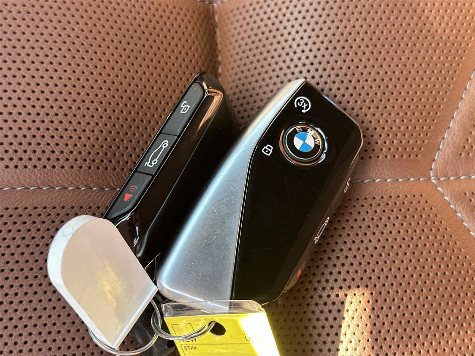 Used 2025 BMW i7 eDrive50 w/ Premium Package RWD image 21