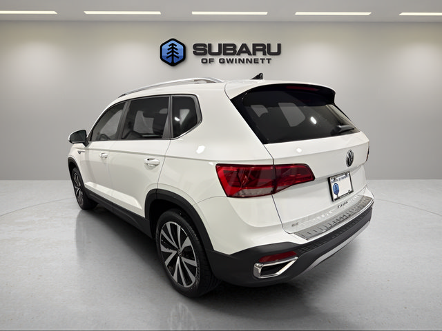 Used 2023 Volkswagen Taos SE w/ Panoramic Sunroof Package FWD image 3