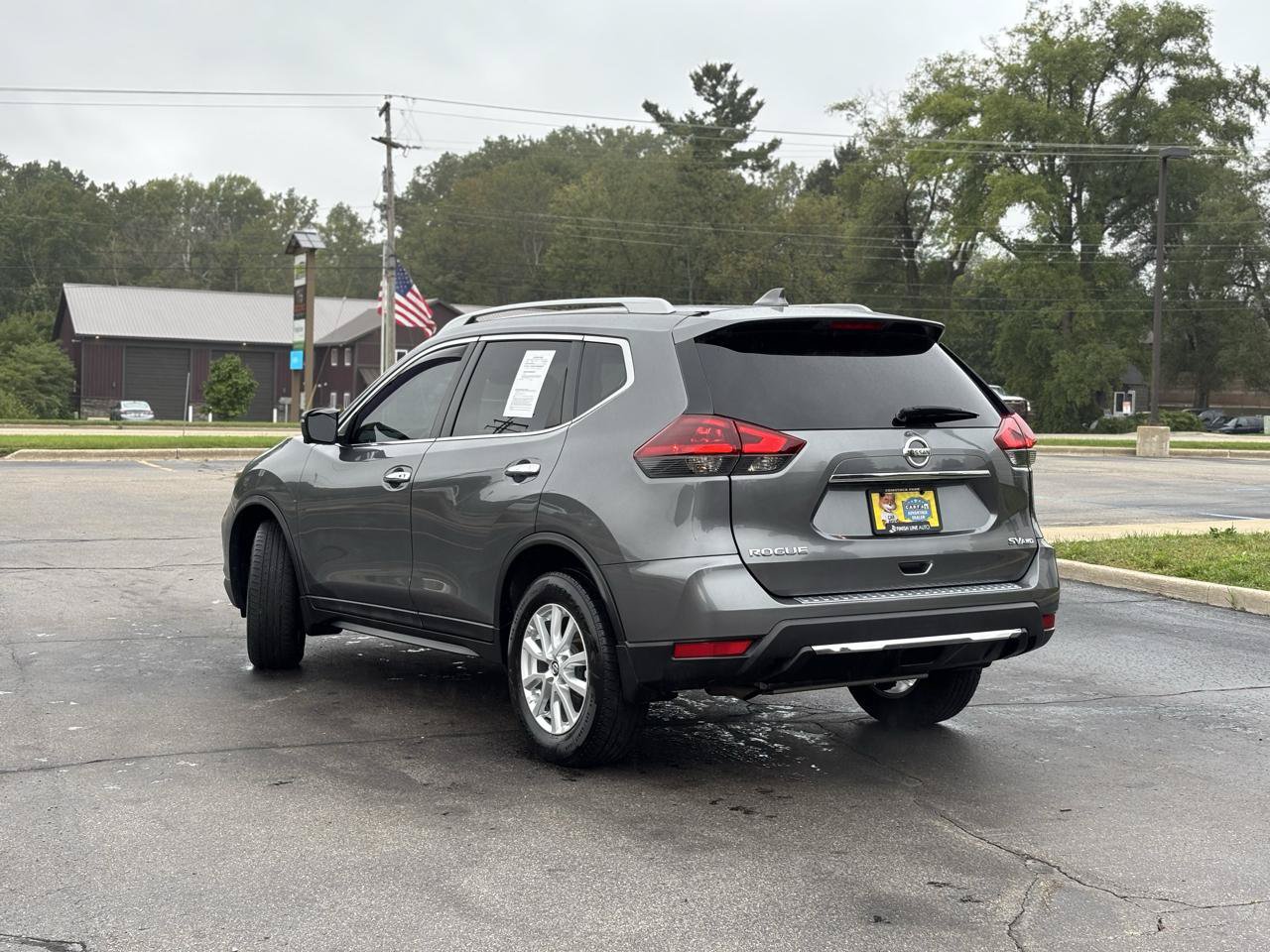 Used 2018 Nissan Rogue SV w/ Sun & Sound Touring Package AWD/4WD image 6