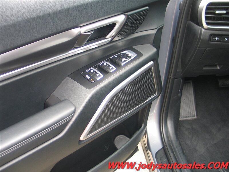 Used 2025 Kia Telluride S AWD/4WD image 3