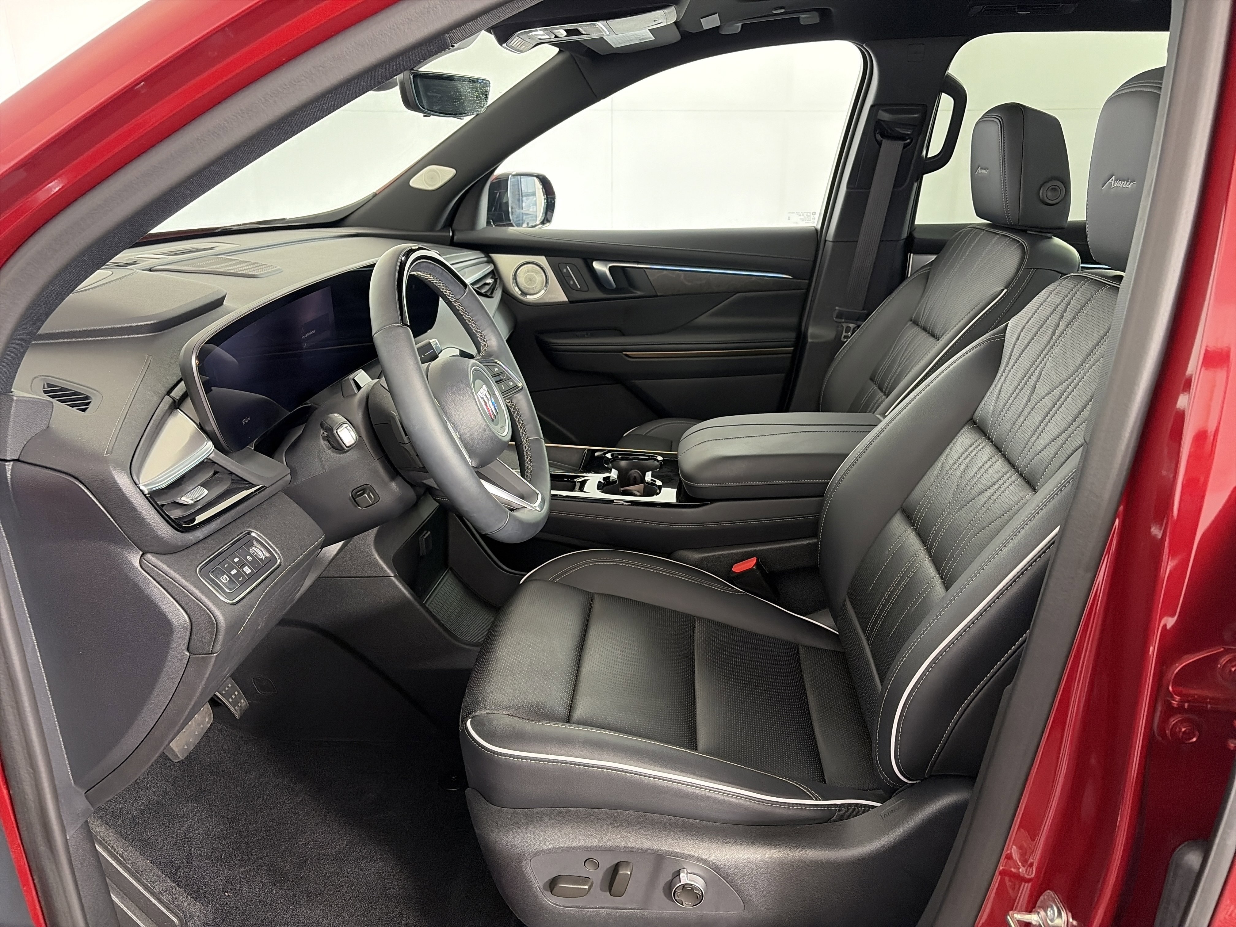 Certified 2025 Buick Enclave Avenir AWD/4WD image 6