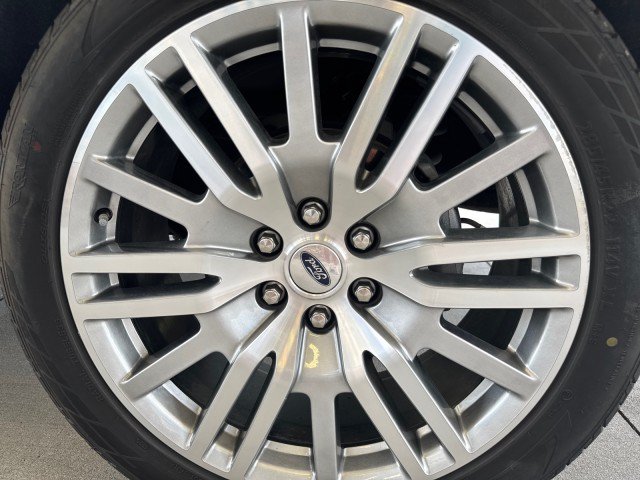 Used 2024 Ford Expedition Limited AWD/4WD image 5