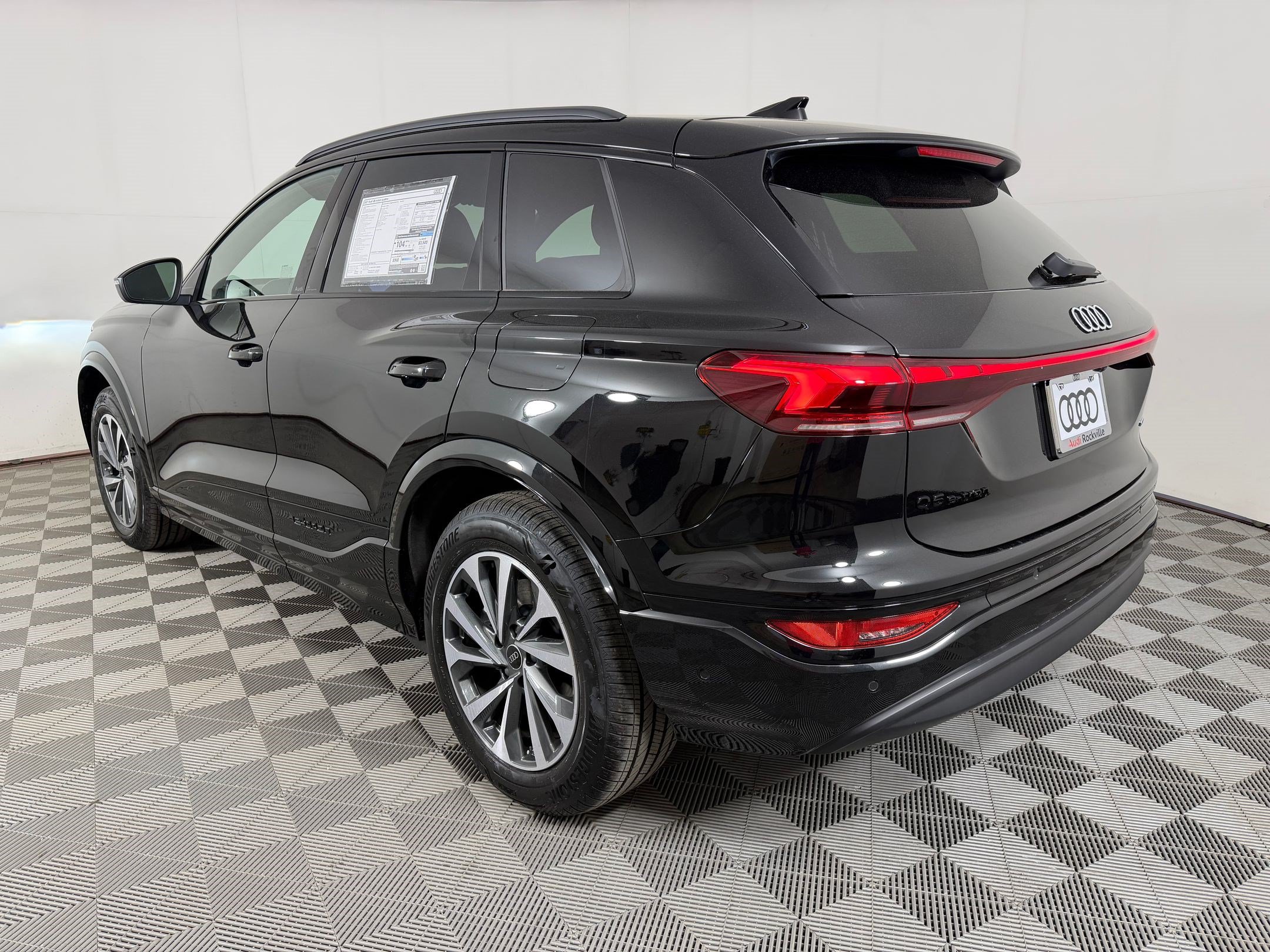 New 2027 Audi Q6 e-tron Premium AWD/4WD image 3