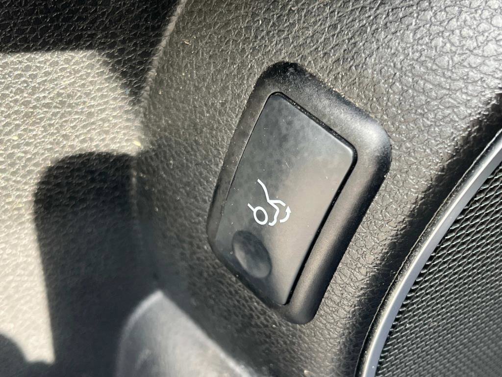 Used 2014 Mercedes-Benz C 300 Sport image 29