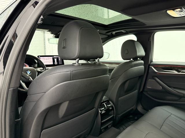 Used 2023 BMW 540i w/ Premium Package RWD image 30