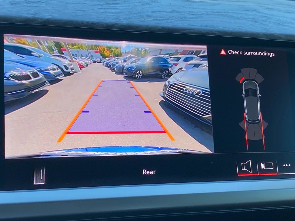 Used 2025 Audi Q4 e-tron Premium w/ Convenience Package image 17