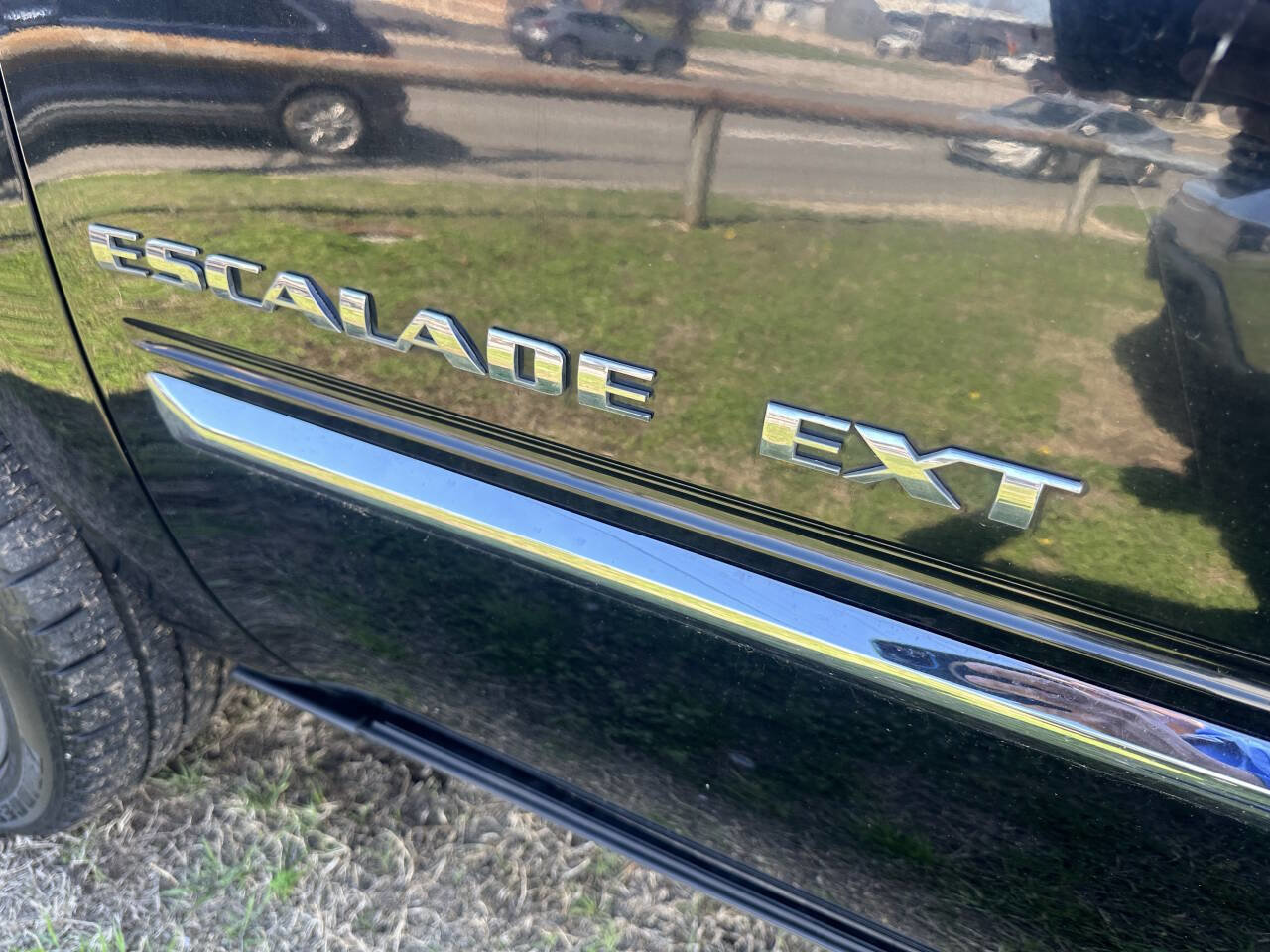 Used 2012 Cadillac Escalade EXT Premium image 12