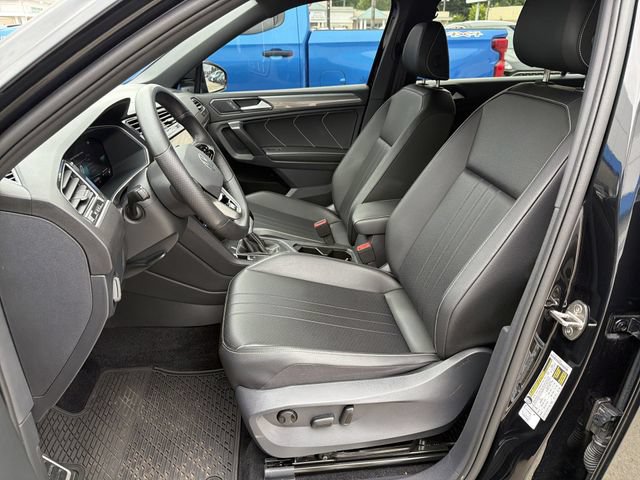 Used 2024 Volkswagen Tiguan SE R-Line AWD/4WD image 13