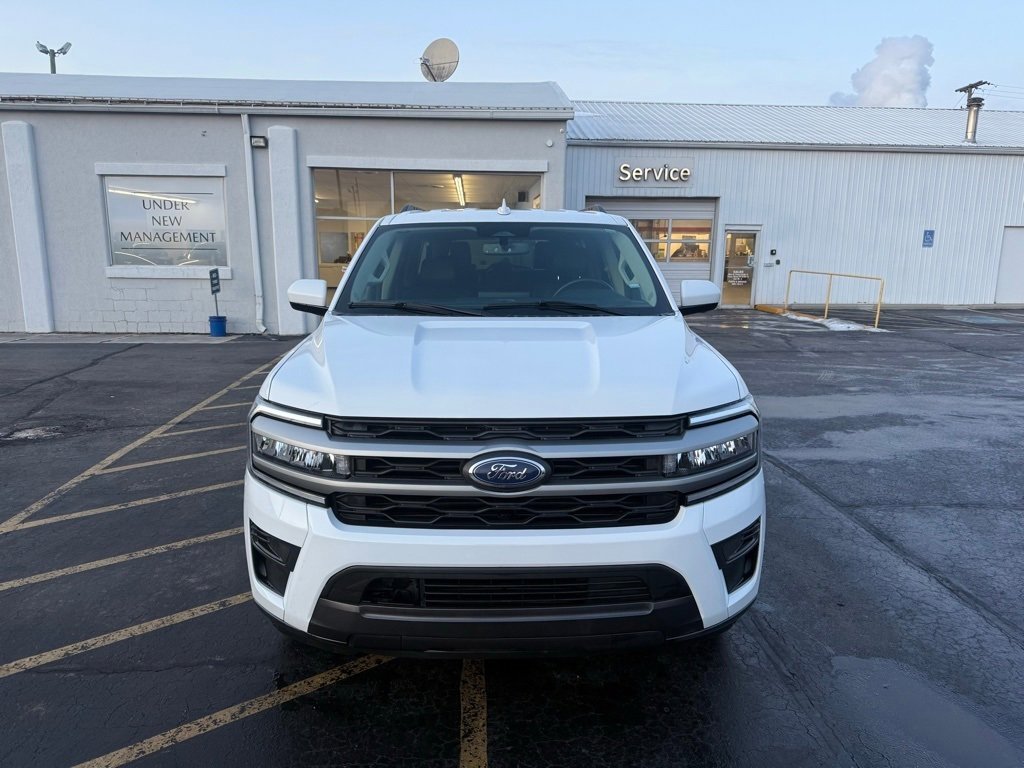 Used 2024 Ford Expedition Max XLT image 3