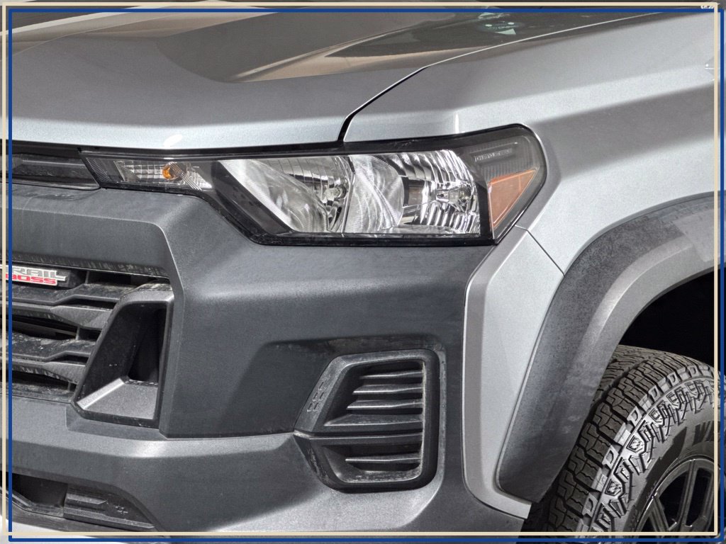 Certified 2025 Chevrolet Colorado Trail Boss AWD/4WD image 2