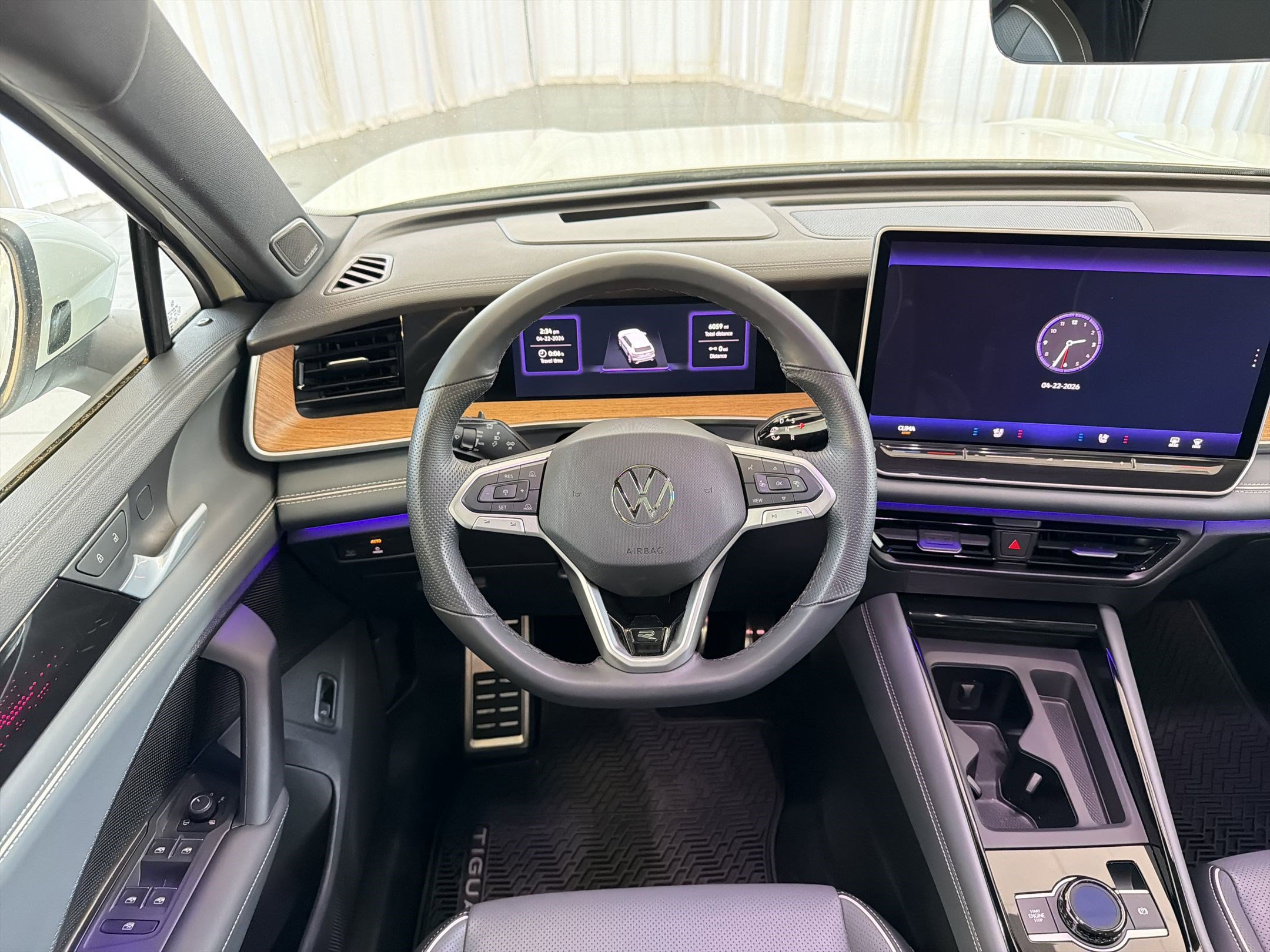 Used 2025 Volkswagen Tiguan SEL R-Line image 23