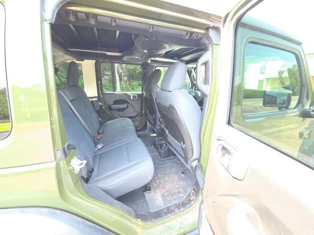 Used 2024 Jeep Wrangler Unlimited Rubicon w/ Technology Group AWD/4WD image 28