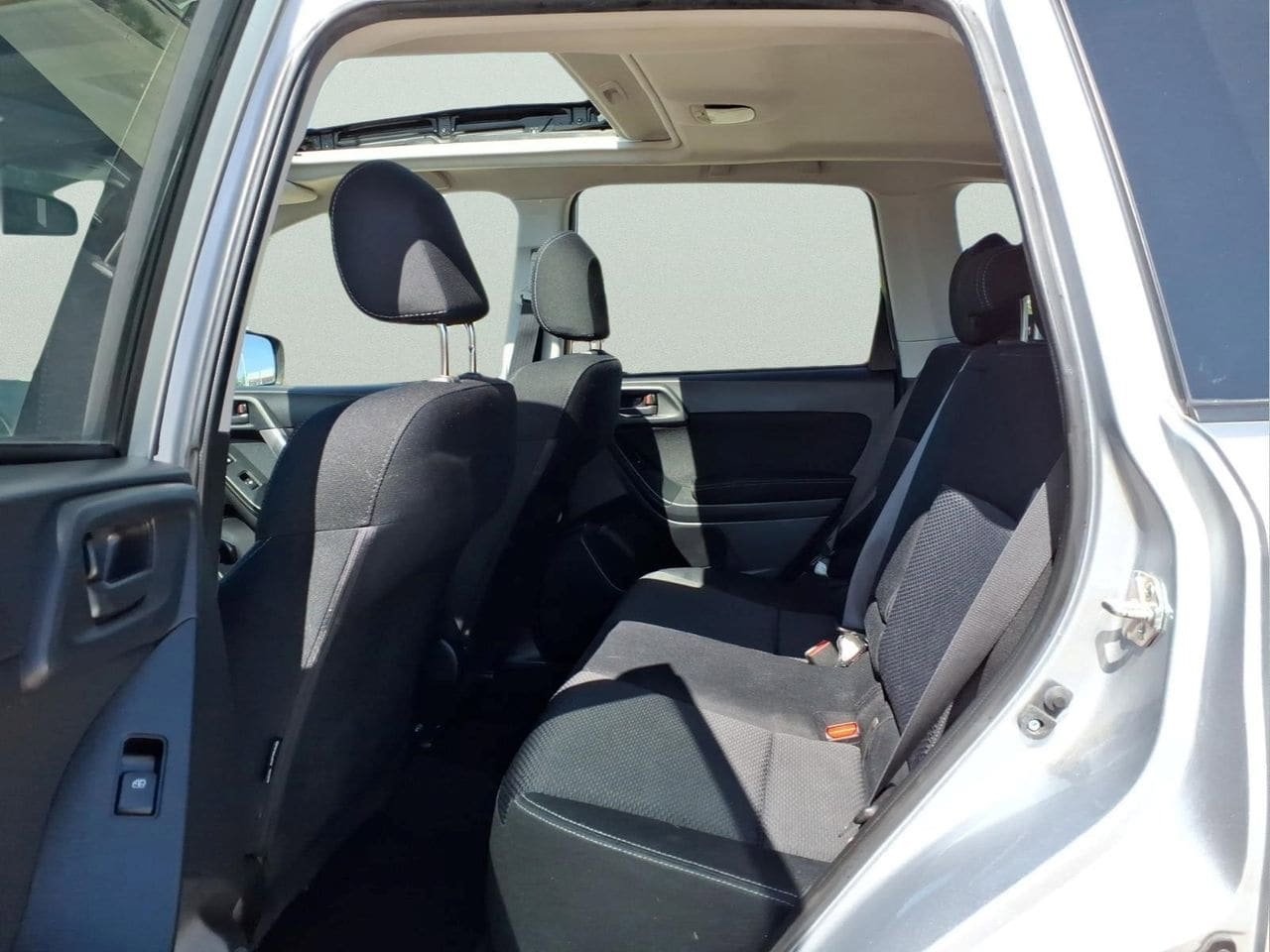Used 2015 Subaru Forester 2.5i Premium w/ All-Weather Package AWD/4WD image 11