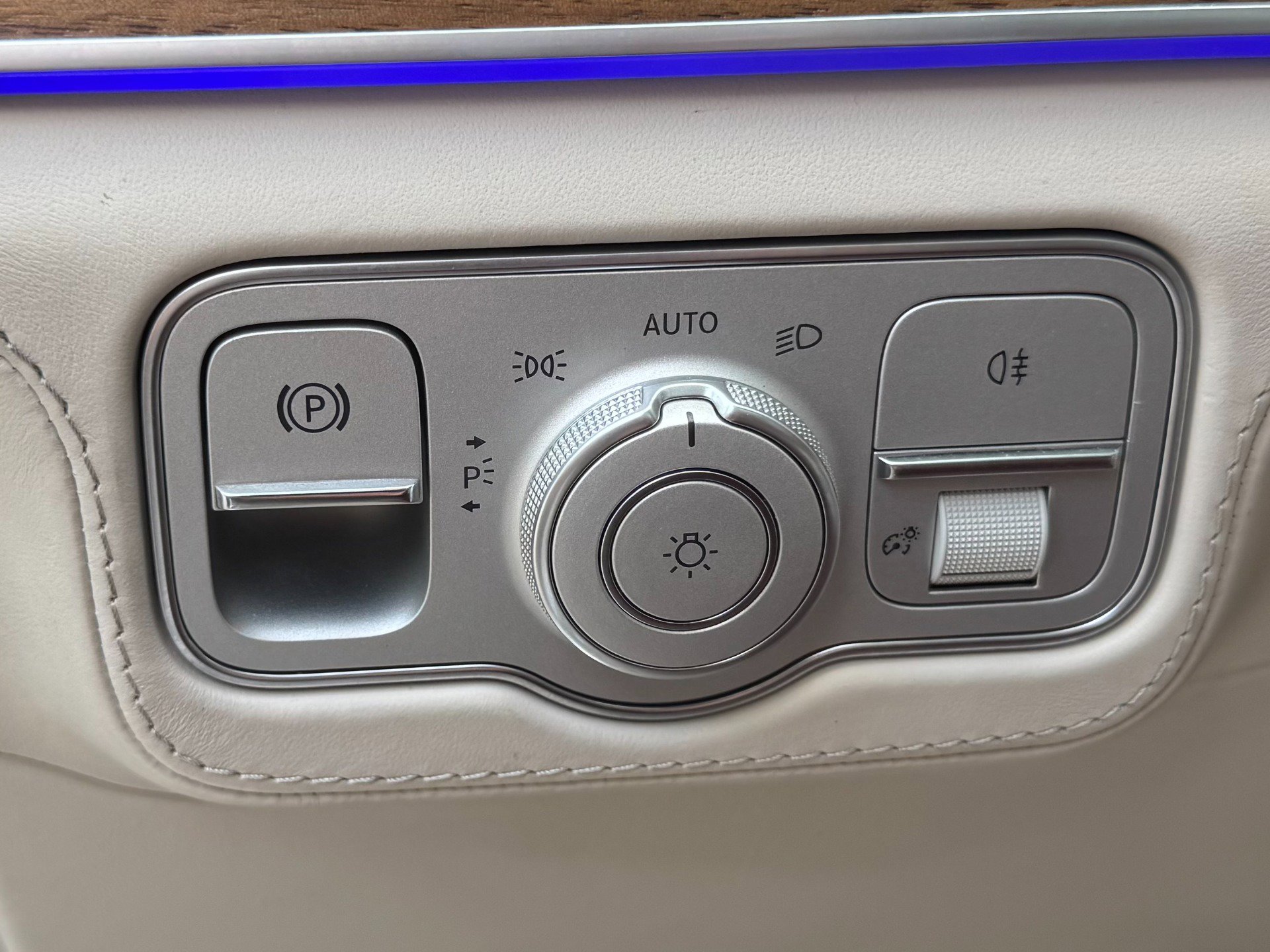 Used 2023 Mercedes-Benz Maybach GLS 600 4MATIC image 16