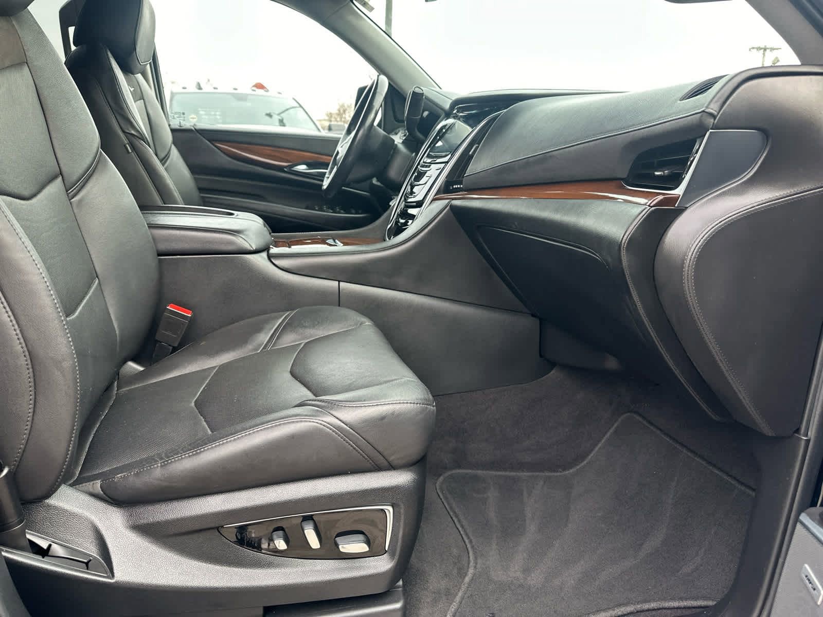 Used 2020 Cadillac Escalade ESV Premium Luxury image 24